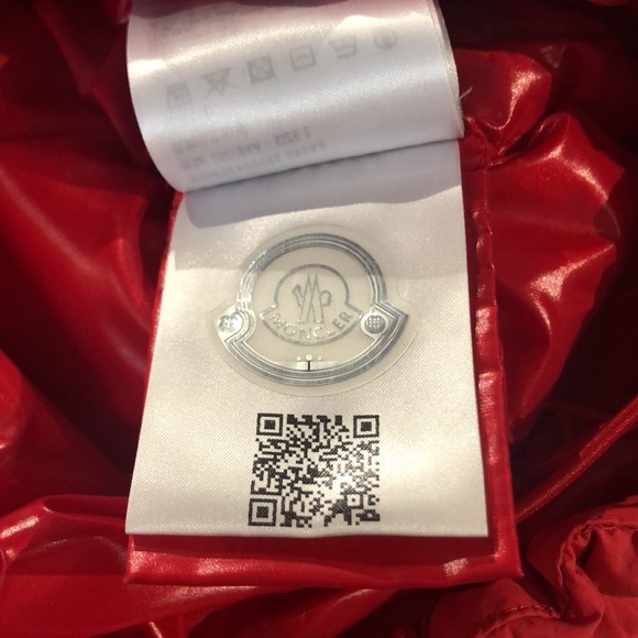 Moncler Etival Red Hooded Quilted Down Jacket - Picture 15 of 15